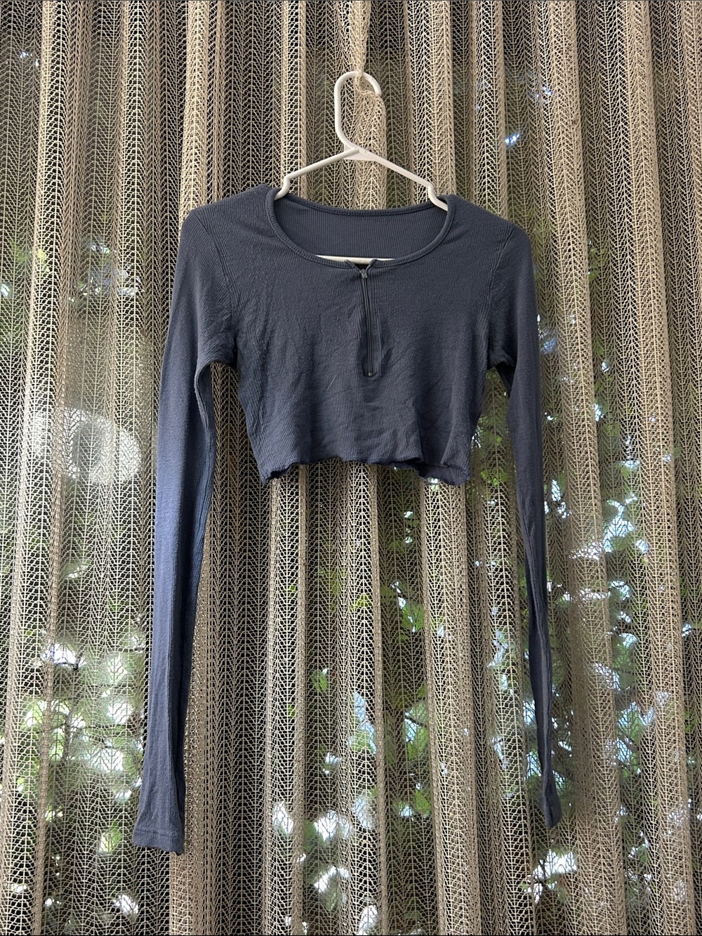 Cropped Long-Sleeve Women's Top - Black